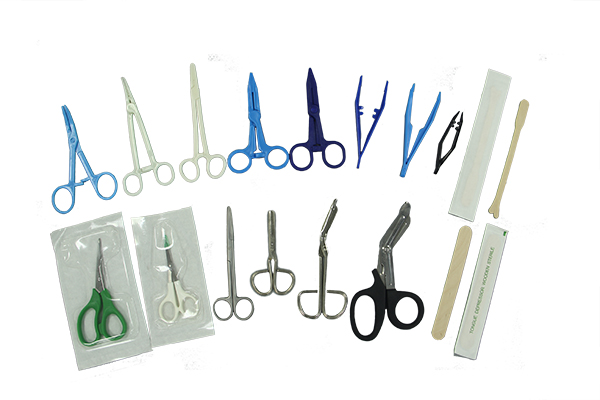 medizinische Scheren, Pinzetten und Zungenspatel
